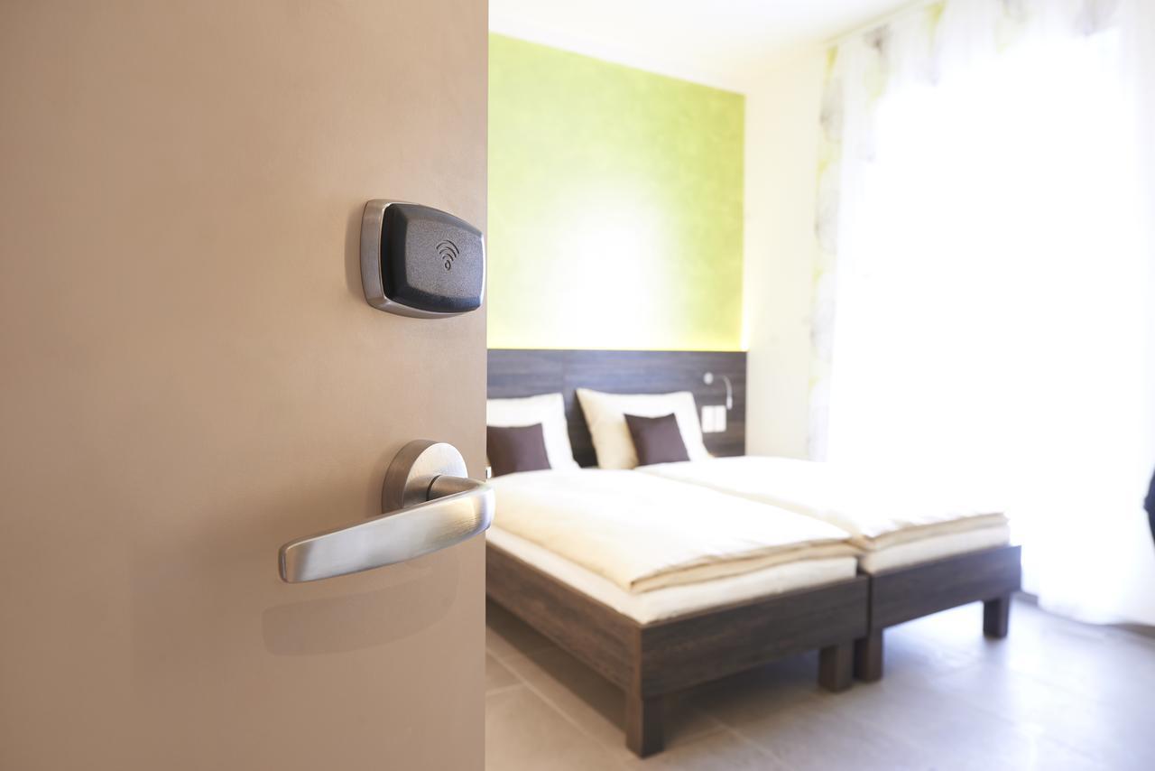 Eee Hotel Traun Exterior foto