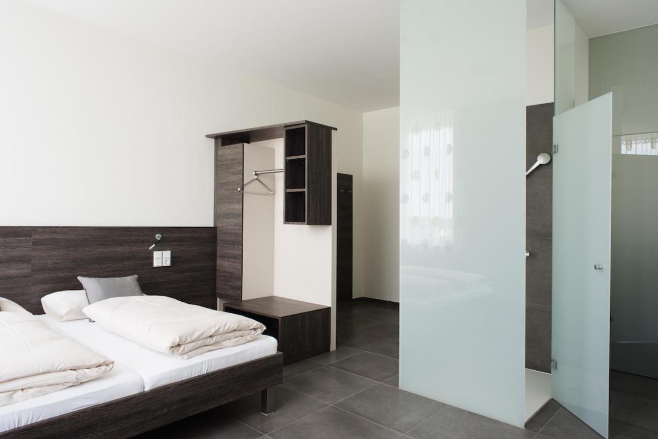 Eee Hotel Traun Exterior foto
